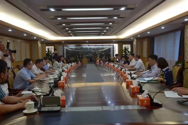 ���m����(hu��)Ҋ���Aƽ�t(y��)�W(xu��)�����(hu��)�����L(zh��ng)���ȡ���Դ�f(xi��)�Ϳ��Å����h(yu��n)һ��