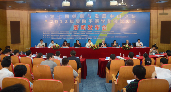 ���ߌý����c�l(f��)չ��ɽՓ����2012����Aƽ�t(y��)�W(xu��)���C���������11��24���e��