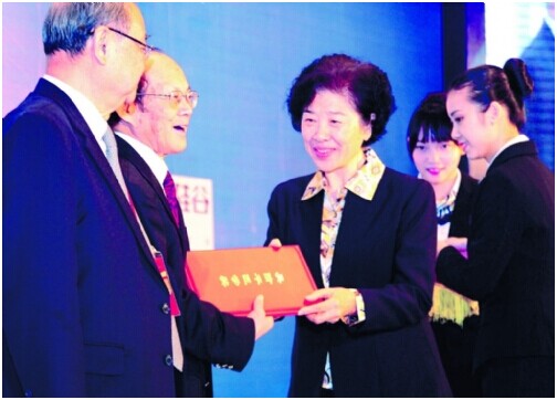 ��ɽ�����t(y��)ˎ�a(ch��n)ֵ��500�|��ھŌý����c�l(f��)չ��ɽՓ����2014����Aƽ�t(y��)�W���C��������_Ļ��ɣ���l(w��i)�l(f��)���R������־���T�L����c������t�ȳ�ϯ�_Ļʽ