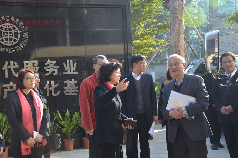 ���������W(xu��)�������У�L(zh��ng)һ�е���(gu��)�ҽ������ؿ���